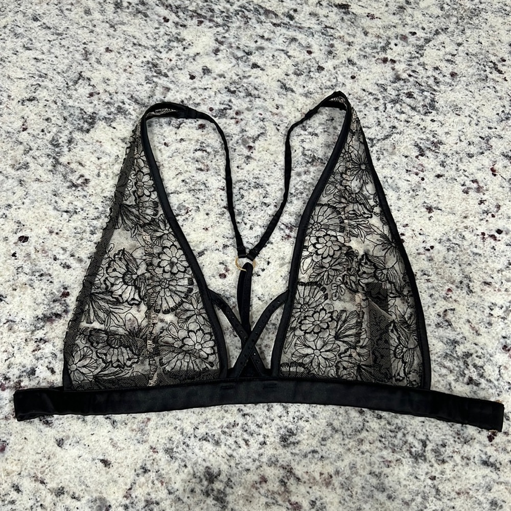 Victoria’s Secret unlined lace bralette